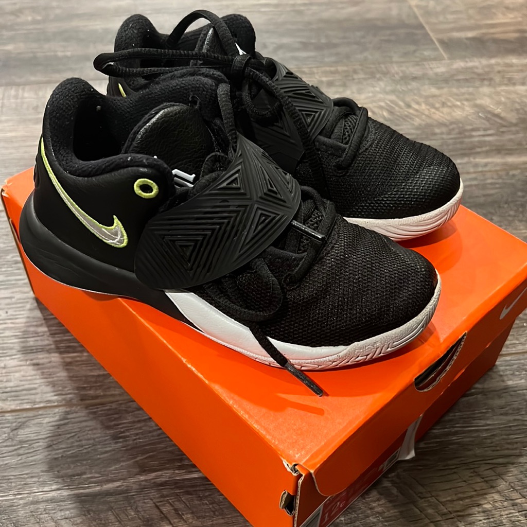 Kyrie Flytrap Iii (Ps)